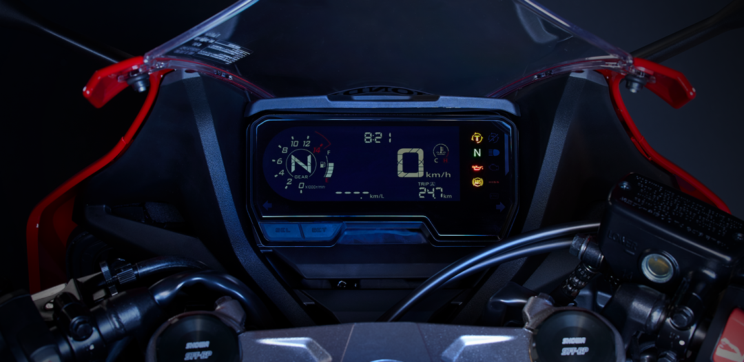 2021 cbr650r 仪表盘2021款cb650r针对后挡泥板以及牌照架造型进行了