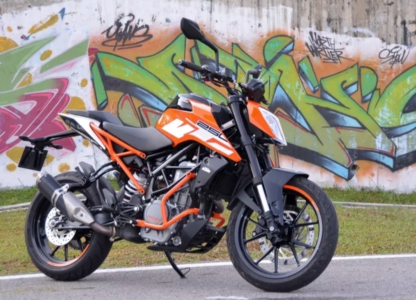 也不是本田,而是ktm,原因就是ktm最新发布的2021款250 duke的降价幅度