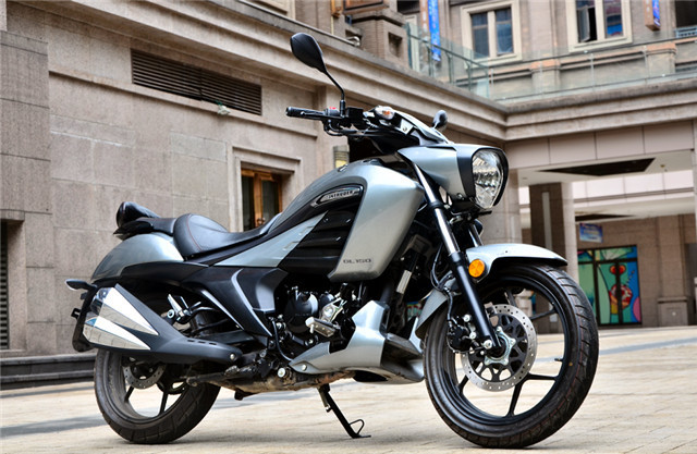 又一款美式巡航铃木酷道