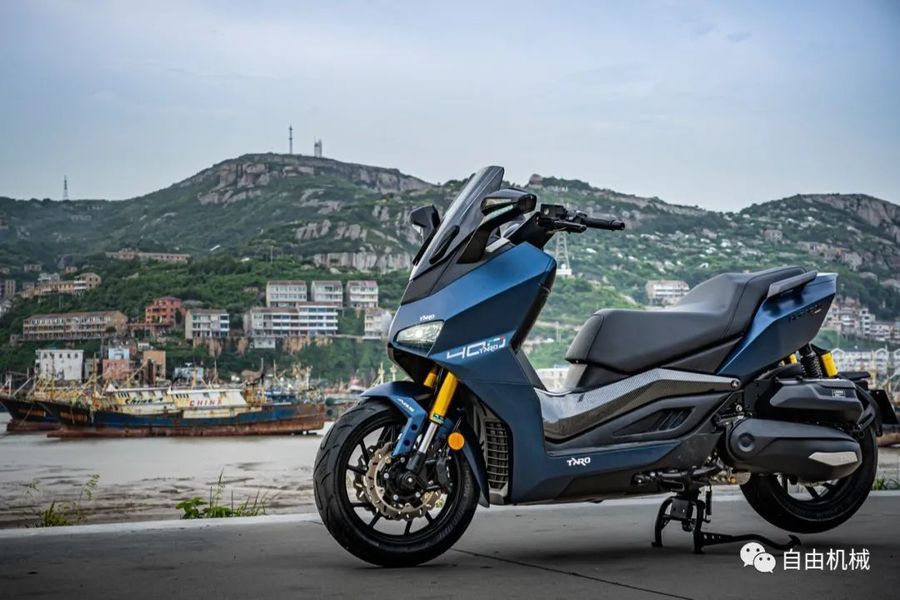 06239万元首个自主品牌400cc级踏板台荣开拓者来了丨业界