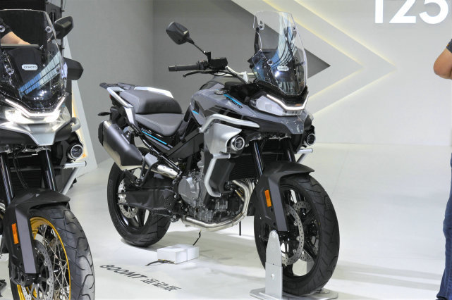 刷新国产adv配置上限 春风800mt北京摩展实拍