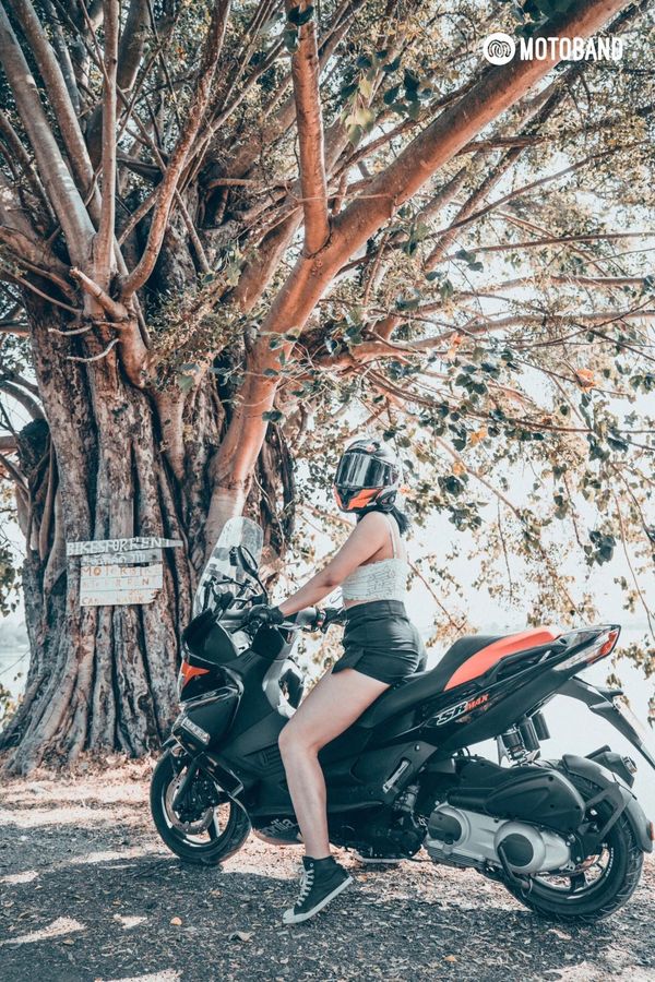 阿普利亚sr max250性感女骑士老挝之旅,摩托范-哈罗摩托