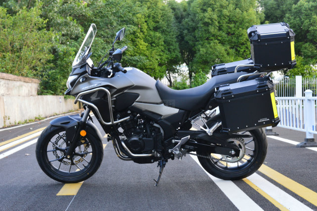 做工质感依然在线 轻盈好骑适合新手 本田cb400x到店实拍,摩托范-哈罗