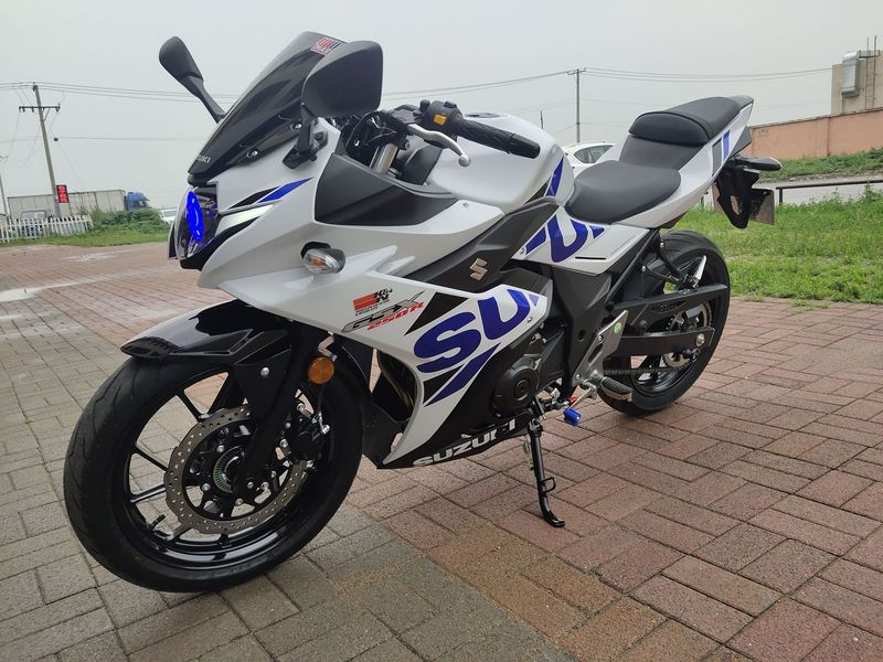 铃木gsx250ra冰川白改装清单