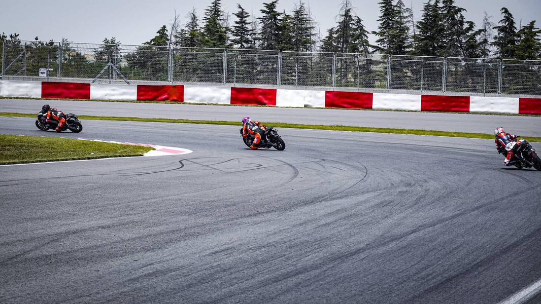 gpr250r西安赛道初体验入门级仿赛即将燃起的一颗新星