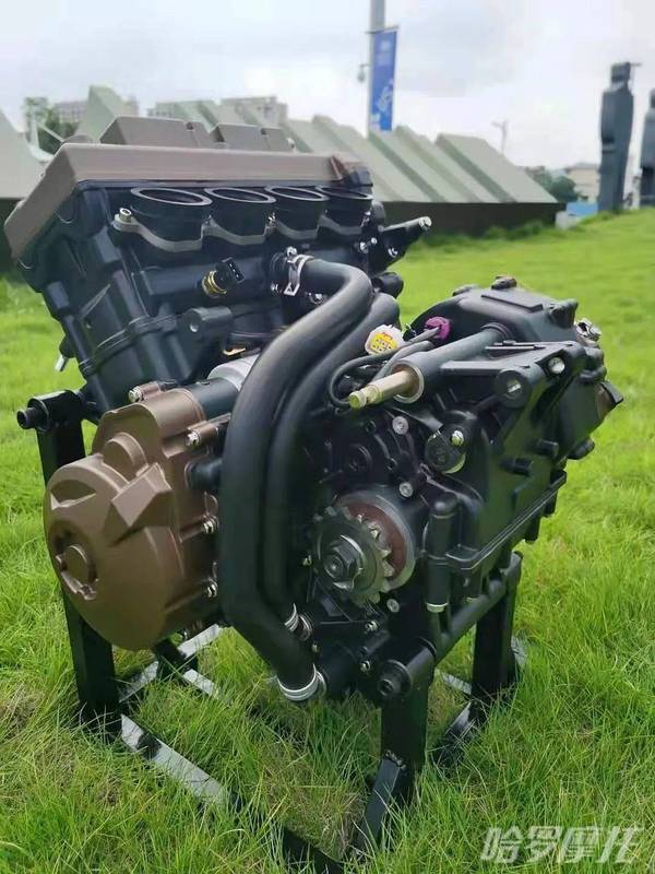 四缸800cc发动机,做工看着不错7月1日奔达另一款装配四缸700cc-痰刀