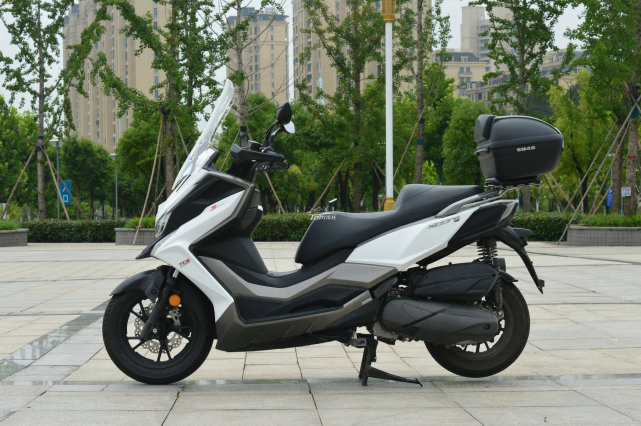 光阳赛艇s350车主约拍 选它不只是因为nss350太难等,摩托范-哈罗摩托