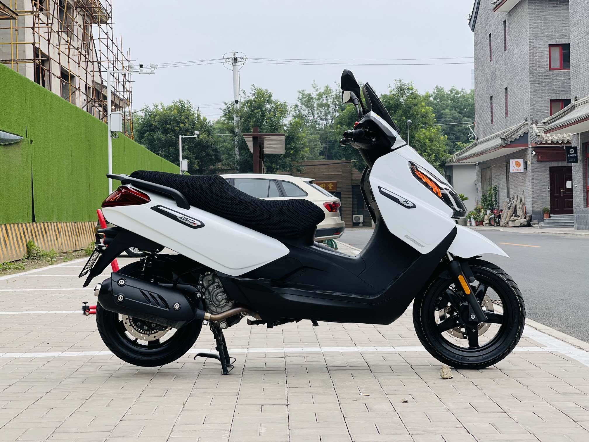 二手比亚乔摩托车-摩托范-哈罗二手摩托车市场