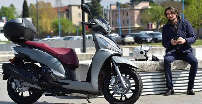 光阳发布新款people s大脚踏板.