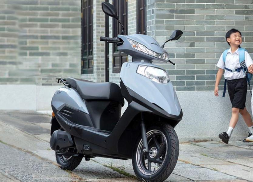 五羊本田轻便踏板车大液晶仪表碟刹通过性高售4180元