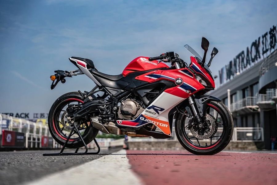 qjmotor赛350,28999元的全新双缸跑车,摩托范-哈罗摩托