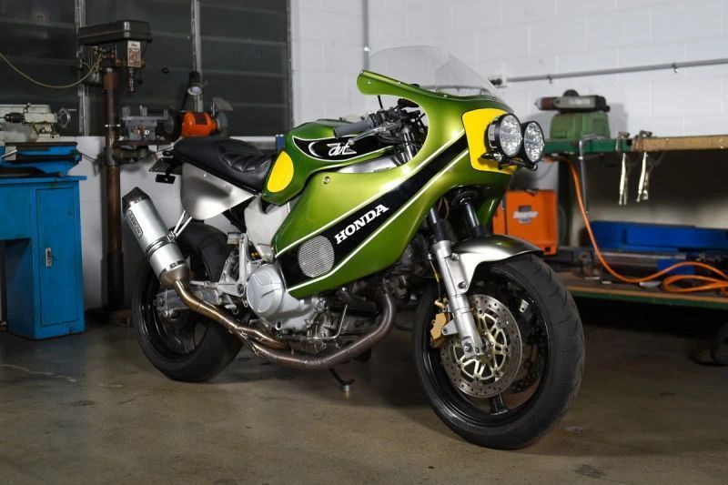 定制| 1998年本田 vtr1000 firestorm