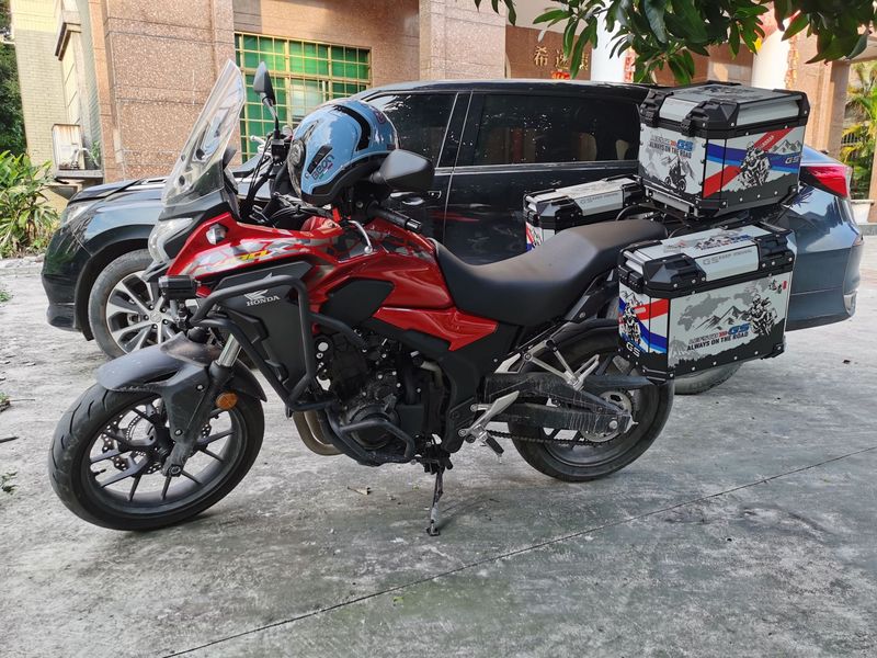 本田cb400x加装银色贴花三箱