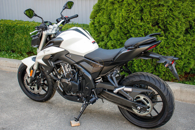 零百加速5秒出头 无极500r实拍 国产最好的中量级街车,摩托范-哈罗