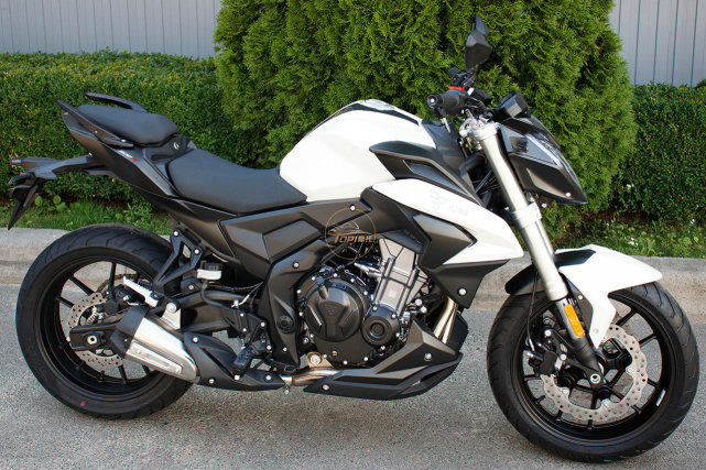 零百加速5秒出头 无极500r实拍 国产最好的中量级街车,摩托范-哈罗