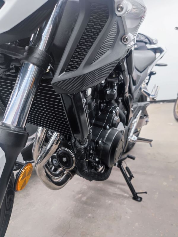 本田cb400f 白色实车到店,细节欣赏一波!