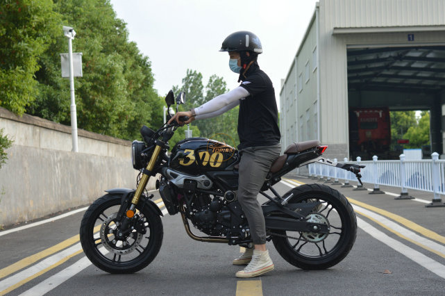 好骑,操控灵活,性价比高 无极300ac新款到店实拍!