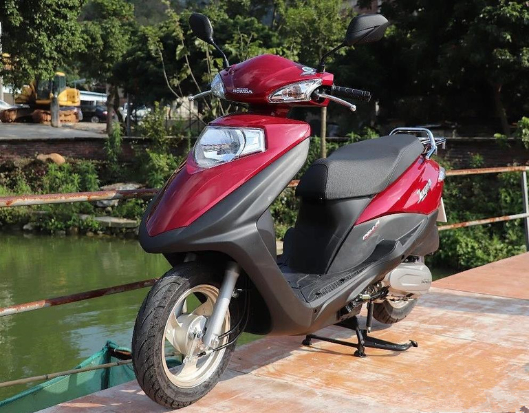 五羊本田合资踏板喜鲨125,配6l油箱,皮带传动,6580元,摩托范-哈罗摩托