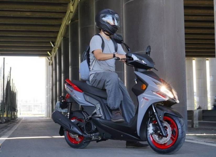 小排量运动性能踏板,光阳racing优缺点,油耗过高很致命,摩托范-哈罗