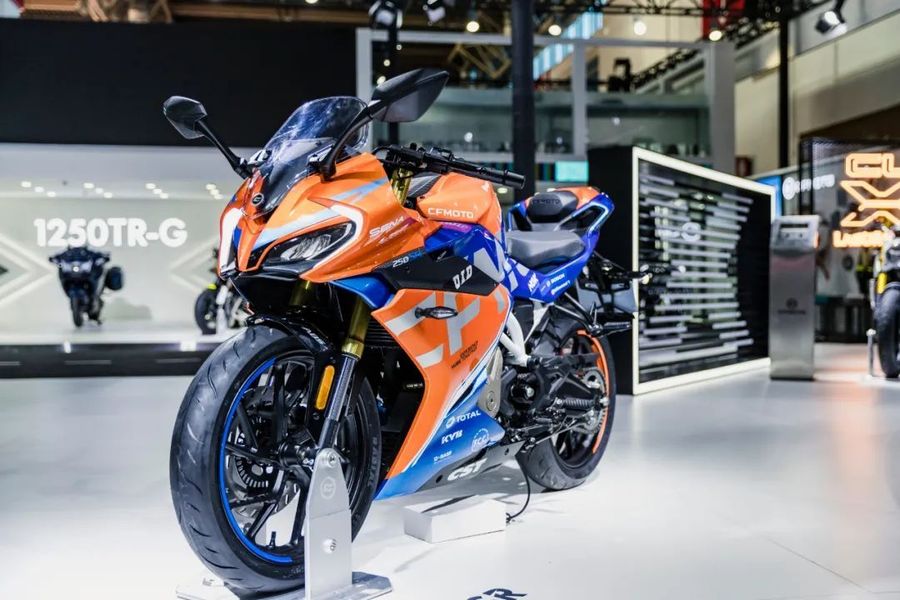 为当老大再下血本,它不光只是一个单摇臂,春风250sr-r