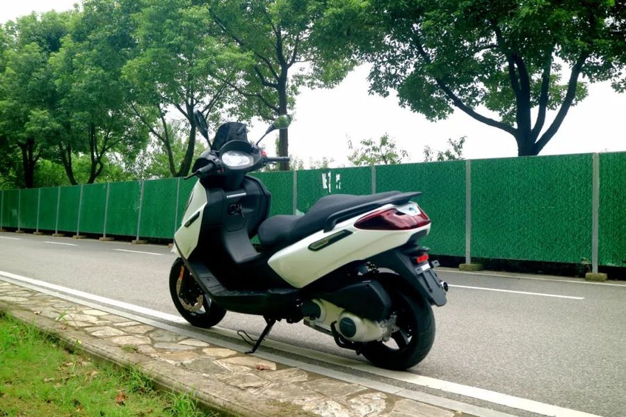 试驾比亚乔x7号称国产250cc级别踏板车性价比杀手的感受