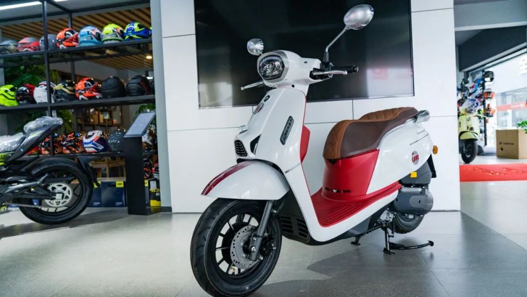 15999元,自动启停脉冲启动abs— qj复古踏板壹米150静态评测,摩托范