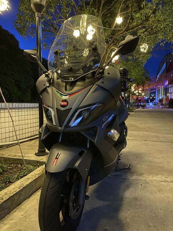 阿普利亚sr250市区代步跑山很轻松最高时速145