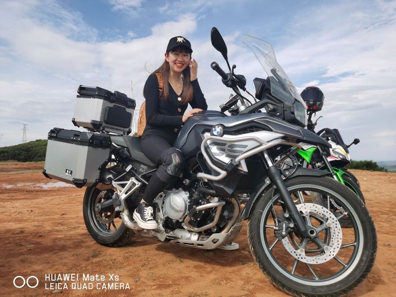 坐高低的adv是美女的爱啊实际上这个车才是她的这是086小哥哥这是069