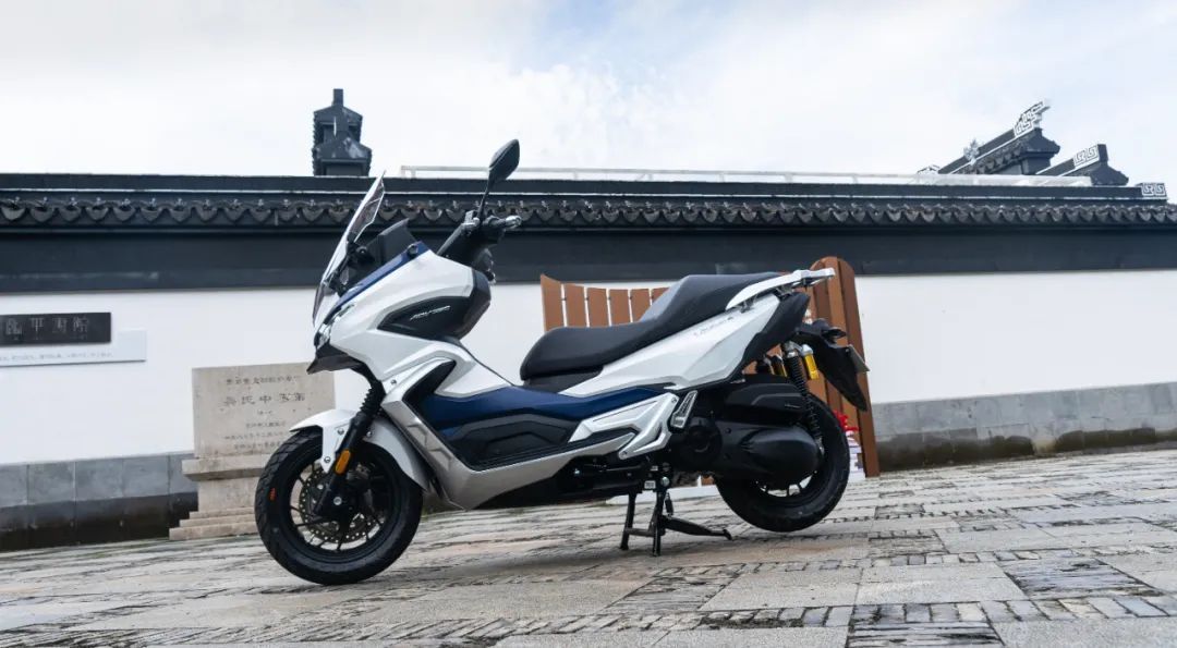 看起来很adv的踏板—27890元起大阳adv350静态测评,摩托范-哈罗摩托