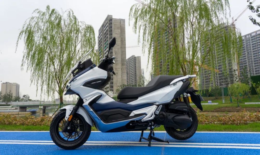 看起来很adv的踏板—27890元起大阳adv350静态测评,摩托范-哈罗摩托