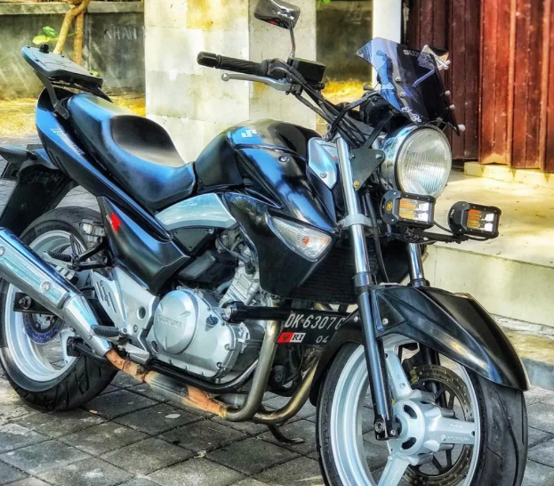 神车豪爵铃木gw250改装鉴赏.