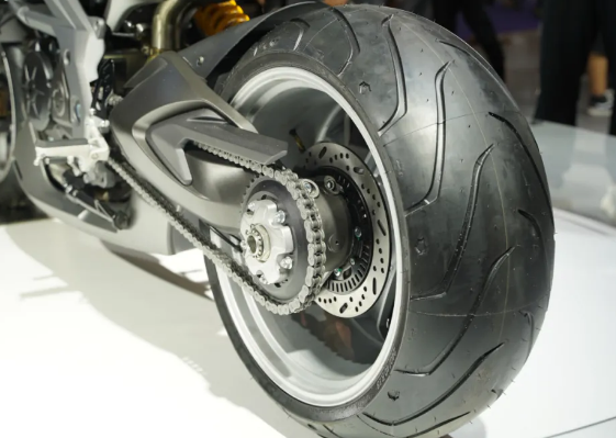 超宽轮胎摩托车图片