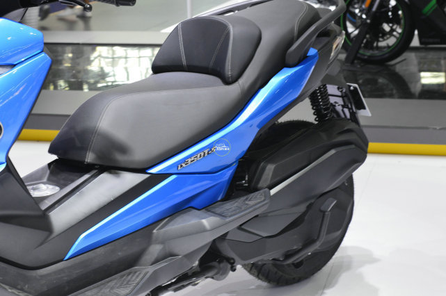 重庆摩博会回顾丨隆鑫350t大踏板亮相浓浓的宝马血统