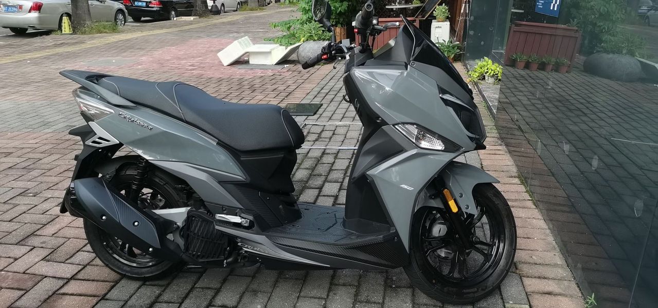 之前不认识三阳,第一次接触摩托车,老板推荐2021款,听得迷迷瞪瞪