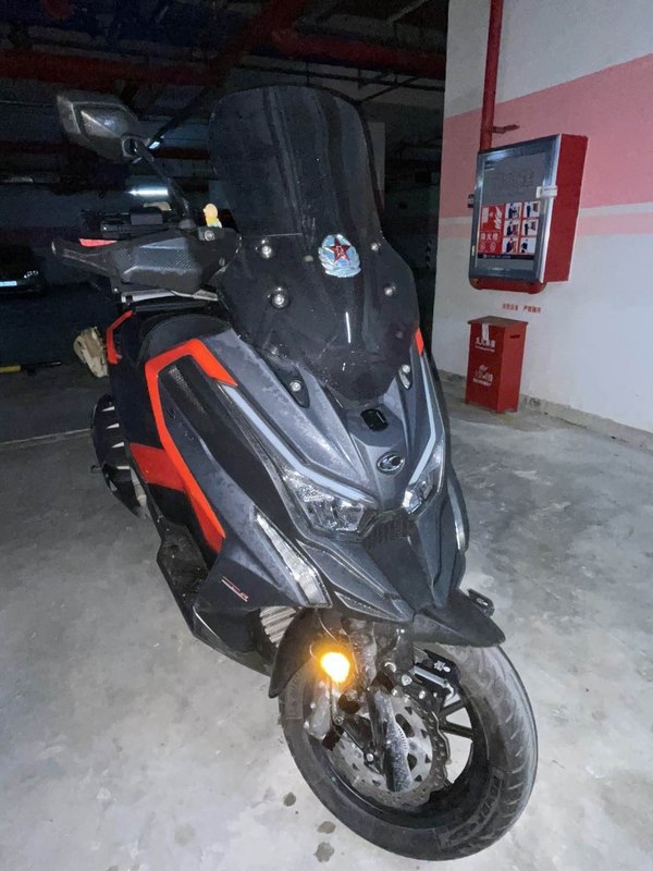 光阳赛艇s350前轮改布雷博刹车卡钳