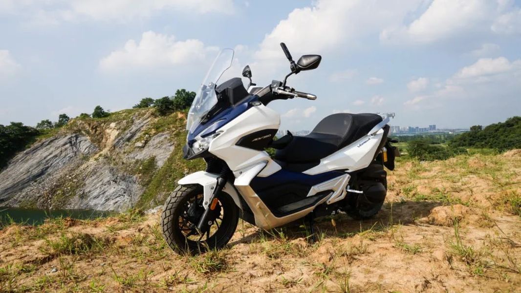 能激发驾驶欲望的踏板—27890元起大阳adv350摩智评测,摩托范-哈罗