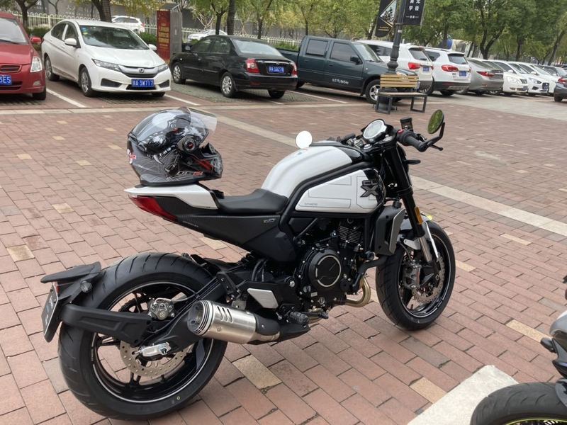 楚留香700运动版100公里用车感受,摩托范-哈罗摩托