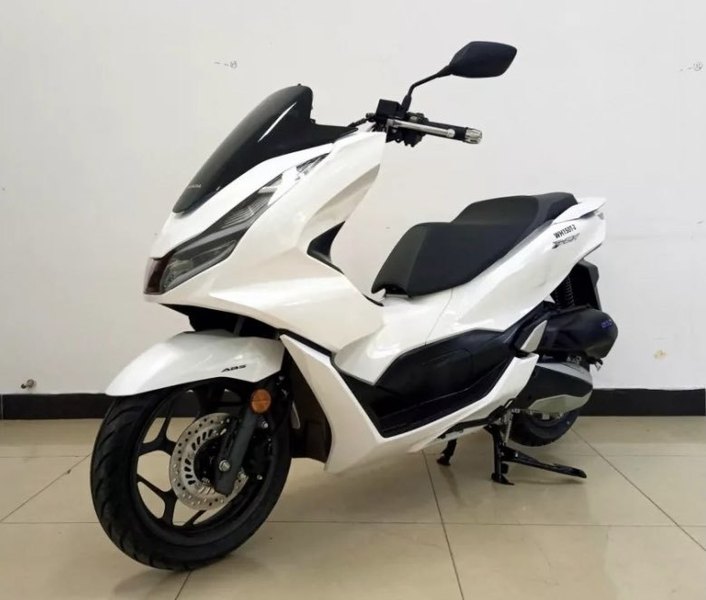 本田pcx强势归来!能让雅马哈颤抖吗?,摩托范-哈罗摩托