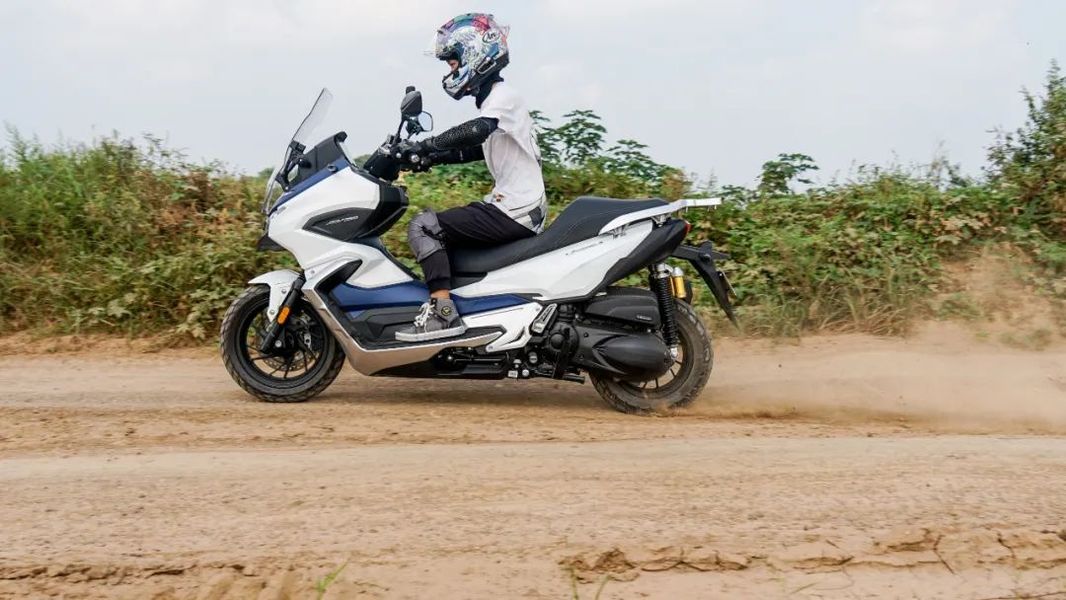 能进山劈弯 能下场玩泥 大阳adv350完整评测视频,摩托范-哈罗摩托