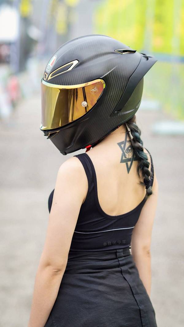 今日份女骑小姐姐来了