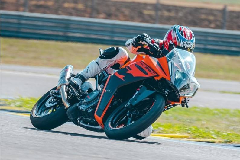 2022款ktmrc390试驾评测更纯粹的驾驶乐趣