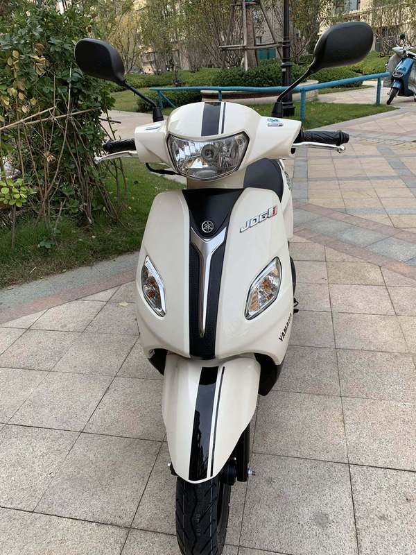 跨骑到踏板巧格i提车