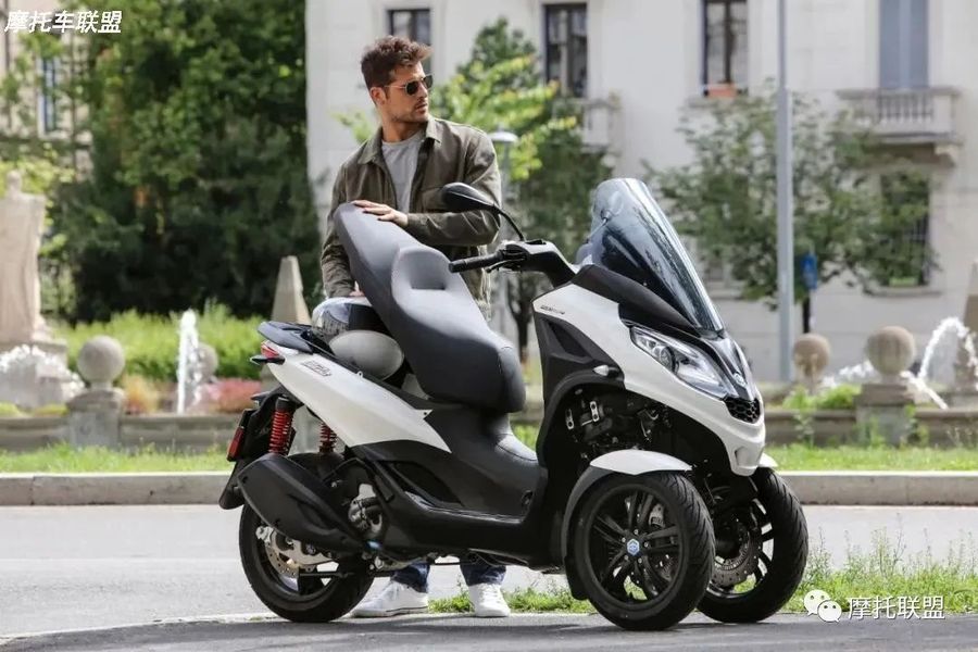 比亚乔全新mp3300hpesport倒三轮