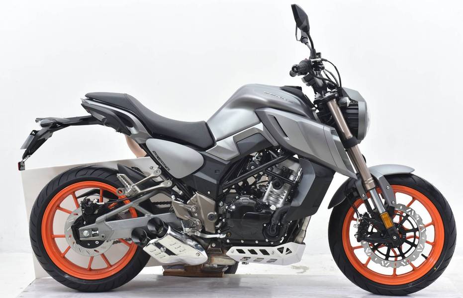 森科金刚魔兽400,重新定义400cc段位的运动街车,摩托范-哈罗摩托