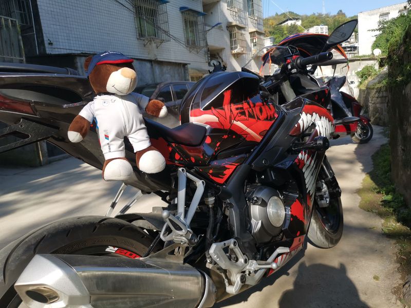 21款贝纳利飓风302全车贴膜