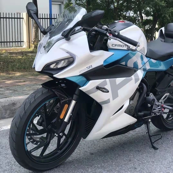 春风250sr的10大标签总结一款好坏参半的入门级跑车