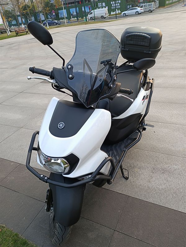 人生第一台踏板旭鹰125