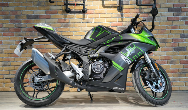 做工依然在线国产最强单缸250无极250rr到店实拍