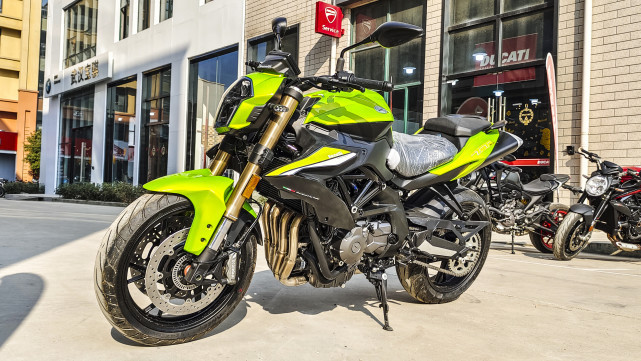 十年了一个能打的都没有?贝纳利黄龙600新款实拍 竞争力解析