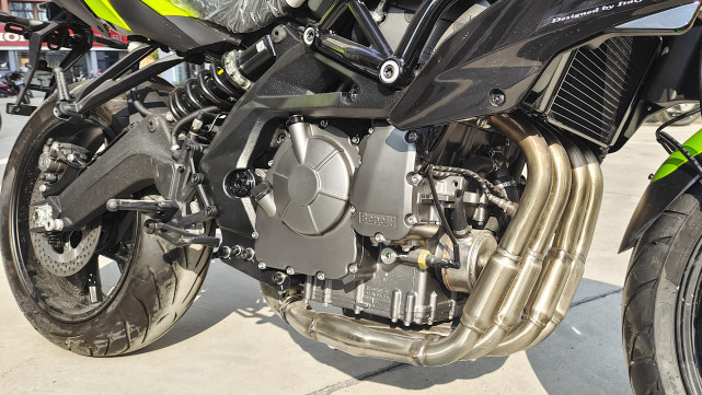 十年了一个能打的都没有?贝纳利黄龙600新款实拍 竞争力解析